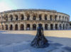 photo des arènes de Nîmes et de la statue de Christian Montcouquiol dit « Nimeño II »